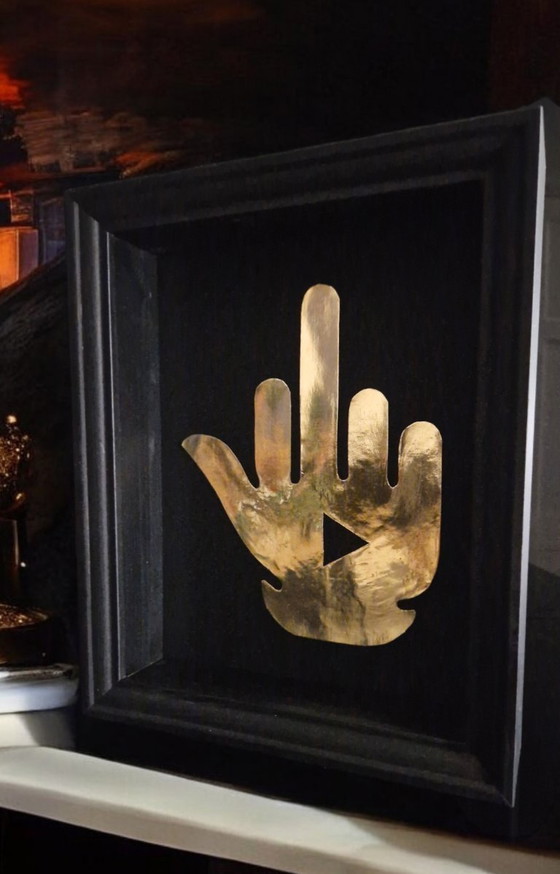 Image 1 of Premio YouTube per il dito medio in oro 23kt con cornice