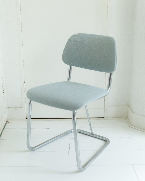 Image 1 of Chaise vintage à structure tubulaire