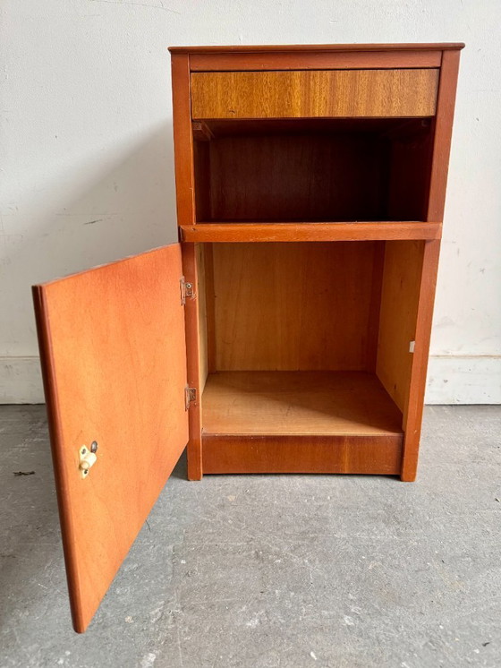 Image 1 of Comodino vintage con cassetto