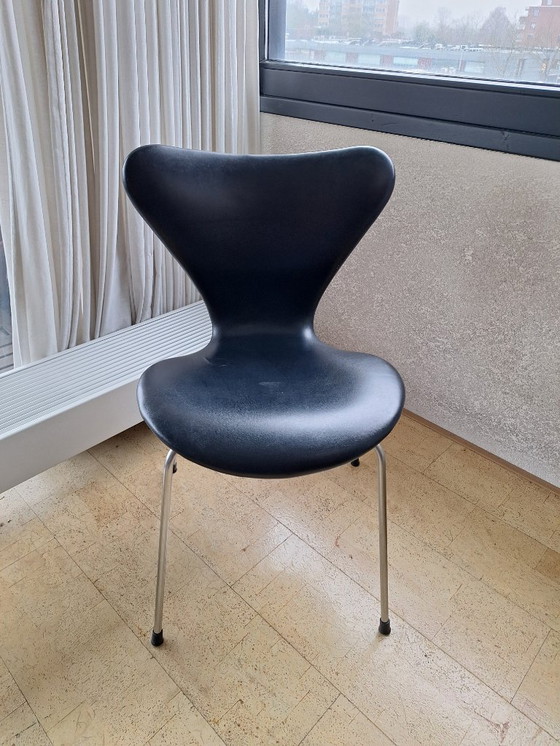 Image 1 of 4 x vintage Fritz Hansen butterfly chair black leatherette