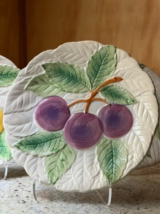 Vintage Japanese Majolica Fruit Plates, Set of 4, Embossed Ceramic Fruit Dessert Plates, Made in Japan (photo 5 of 19)