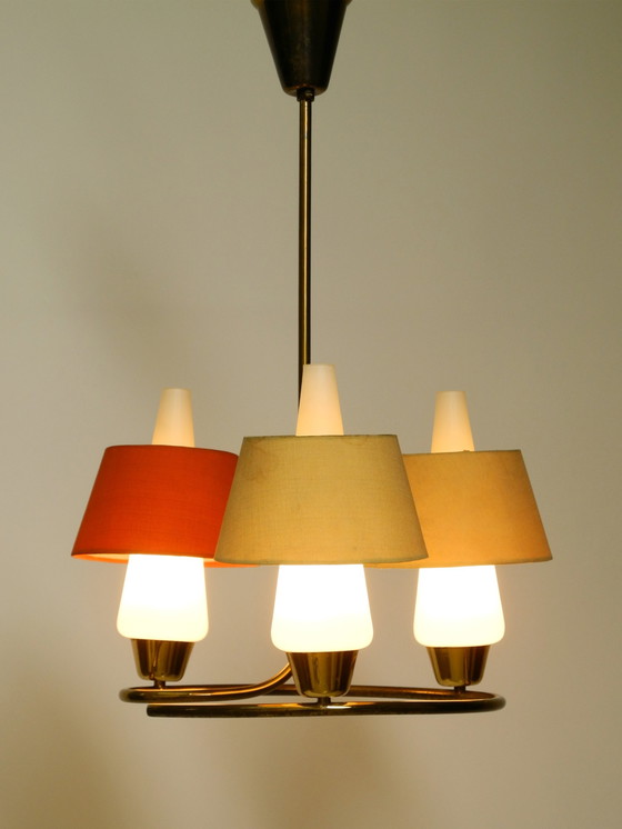 Image 1 of Sehr seltene Mid Century Deckenlampe aus Messing mit Glas- und Stoffschirmen