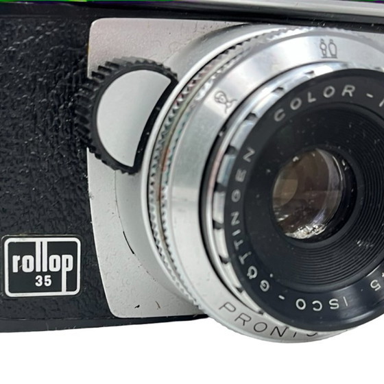 Image 1 of Cámara alemana Rollop 35 Isco Göttingen Color-Isconar 2.8/45, de la década de 1960, en funcionamiento.