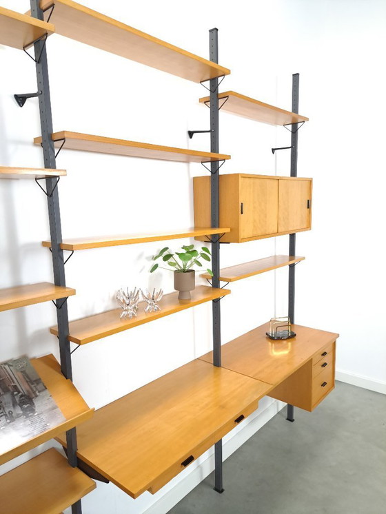 Image 1 of Sistema di pareti modulari con scrivania di design svedese Olof Pira