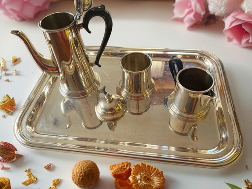 Versilbertes Kaffeeservice im englischen Stil