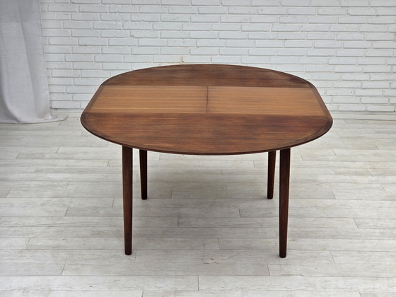 Image 1 of Table ronde de salle à manger pliante danoise des années 1960, en bois de teck, état d'origine