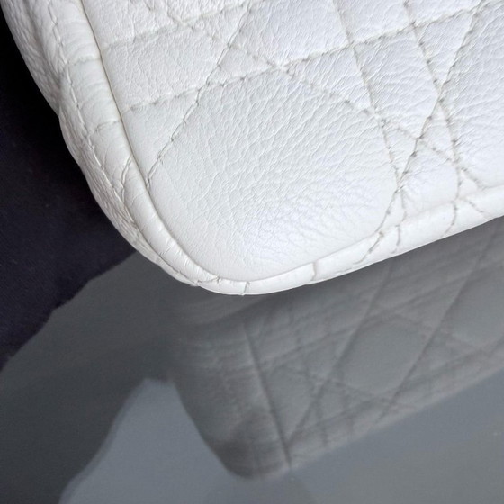 Image 1 of DIOR CARO PICCOLO - PELLE DI VITELLO MARMORIZZATA CANNAGE, FERRAMENTA BIANCA ORO