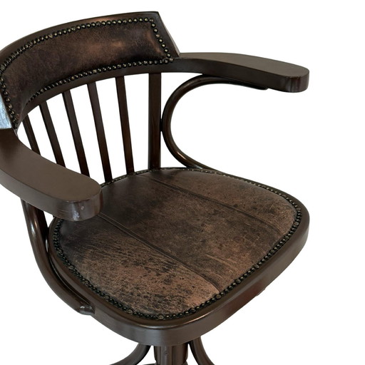 Thonet (Attr.) - Bent Wood Captain's Chair - Mounted on a Swiveling Base - Brown and Upholstered Back