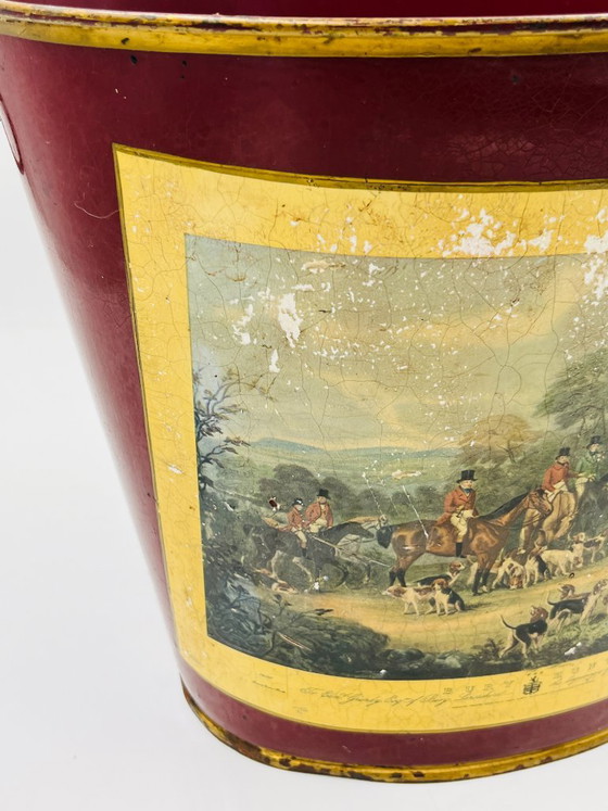 Cestino per la carta straccia vintage in latta con una scena di caccia di Bury Hunt. – Oggetti decorativi (photo 4 of 14)