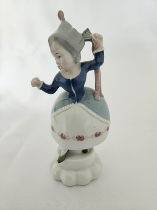Rare figurine en porcelaine Goebel 'Jeune fille espagnole' (1923)