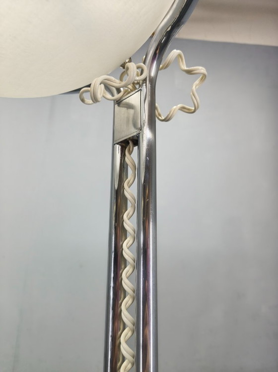 Image 1 of Lampadaire italien chromé à globe en verre, style Lenci, années 1970