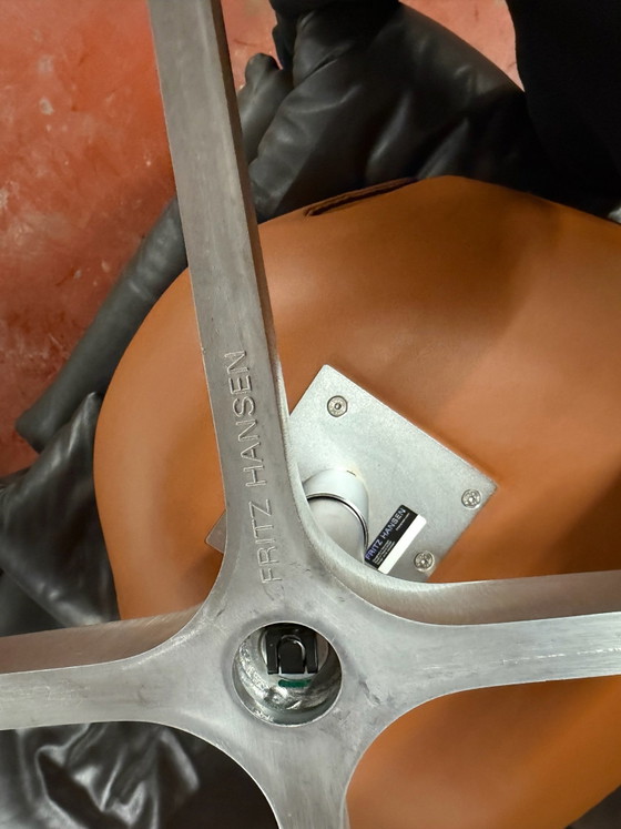 Fritz Hansen Swan chair Cognac leather from 2025!! MINT CONDITION!!, Armchairs, Orange (photo 6 of 15)