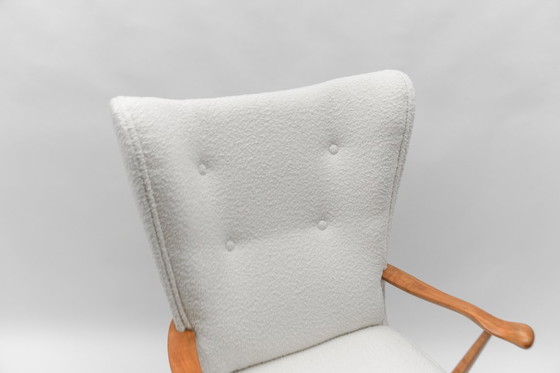 Image 1 of Grandi poltrone con schienale alto in tessuto bouclé bianco e braccioli ergonomici, anni '50