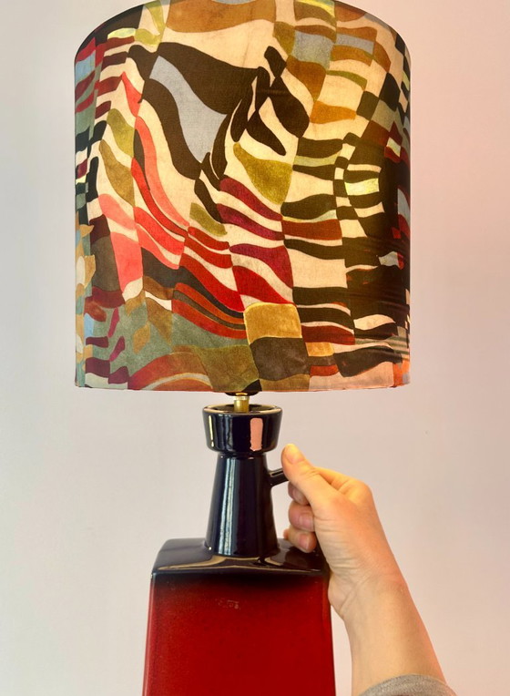Image 1 of Een lamp in de vorm van een gerecyclede vaas, gemaakt van een zeldzame WGP-vaas van Walter Brecht.