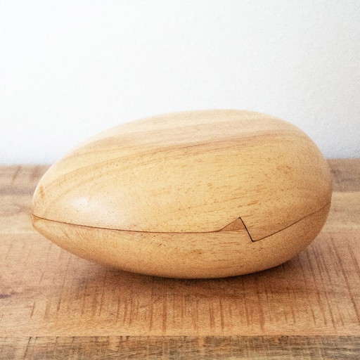 Light wooden box in the shape of an egg: modern design