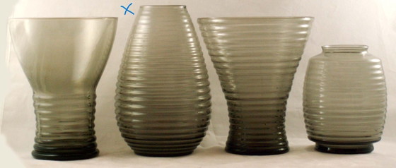 Image 1 of Copiadora/Fábrica de vidrio Leerdam - Jarrón acanalado Fumé (diseño 1953)