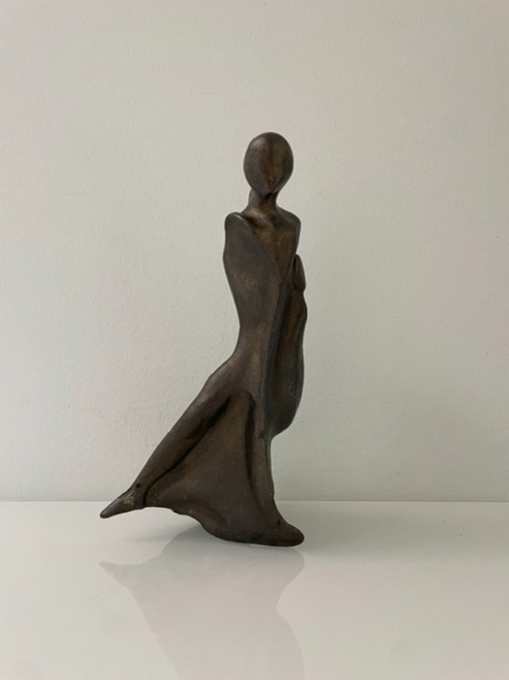 Image 1 of Expressieve sculptuur figuur in de wind - futuristisch