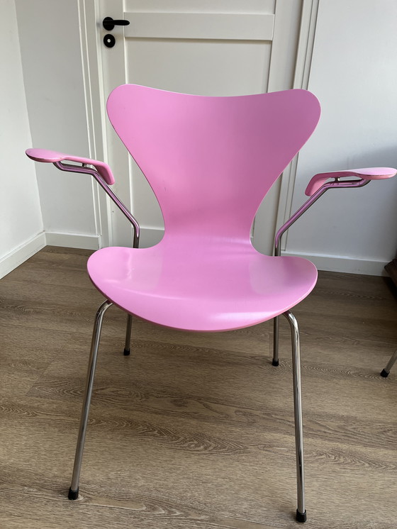 Image 1 of Fritz Hansen butterfly chair