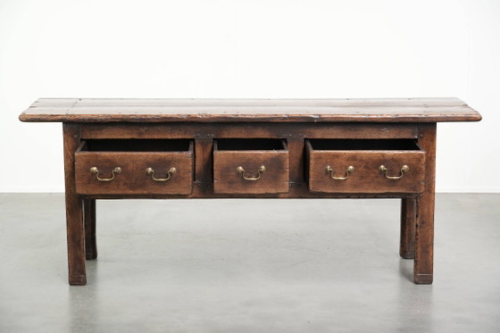 Image 1 of Robusta credenza antica in stile inglese del XIX secolo, con un bellissimo aspetto rustico e una splendida patina.