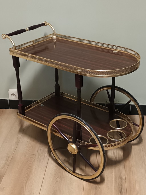 Servierwagen im Vintage-Stil