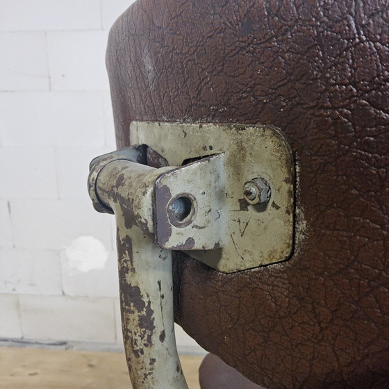 Image 1 of Sedia da ufficio industriale regolabile in Skai/metallo vintage (anni '40) sedia da scrivania industriale regolabile