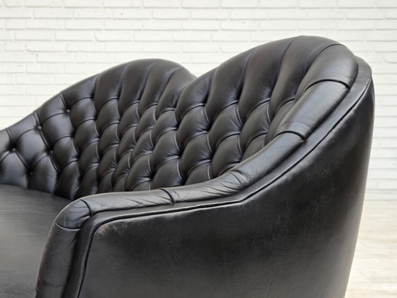 Skandinavisches Sofa aus den 1960er Jahren, bezogen mit schwarzem Möbelleder. – 2 Sitzer Sofas, Wood (photo 15 of 18)