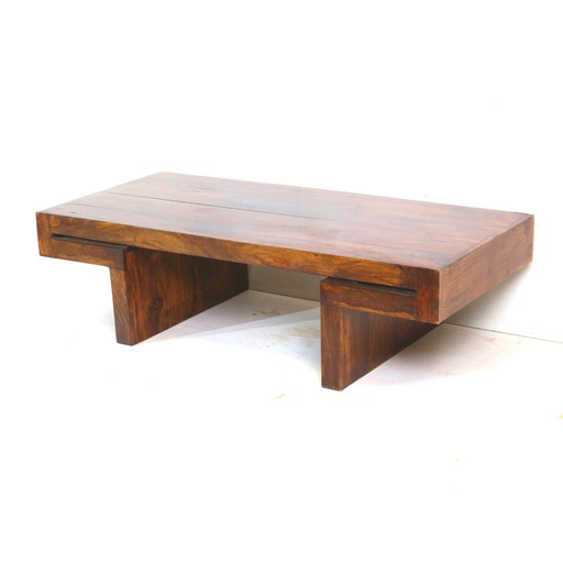 Table basse en bois brutaliste Japandi