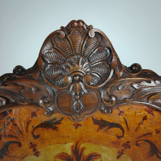 Image 1 of Paravent pliant en cuir doré orné de riches sculptures sur bois, vers 1860