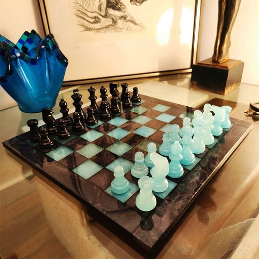Jeu d'échecs de luxe vintage des années 1970 en véritable albâtre de Volterra sculpté à la main - Noir et bleu ciel - Fabriqué e
