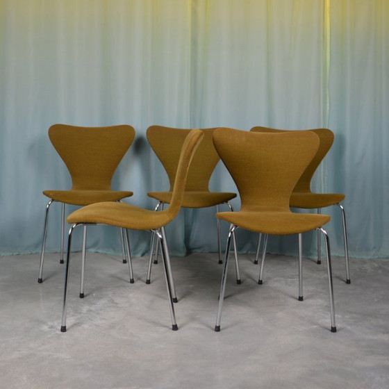 Image 1 of 5x butterfly chairs