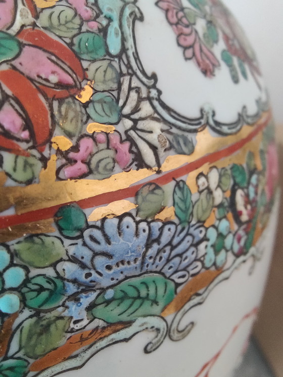 Image 1 of Chinese Republic-era vase (1915–1935) – Guangxu mark – Hzü enamel – Hand-painted Famille Rose – Art Deco