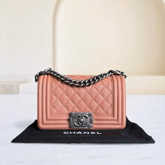 Image 1 of Borsa Chanel Boy Small - Caviar 20 cm trapuntata rosa cipria con finiture in argento rutenio Serie 27