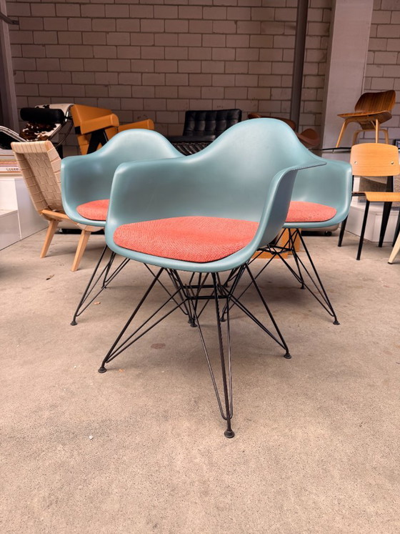 Vitra Eames DAR chair, Charles und Ray Eames (Lagerbestand: 6) – Esszimmerstühle, Metall, Kunststoff (photo 12 of 12)