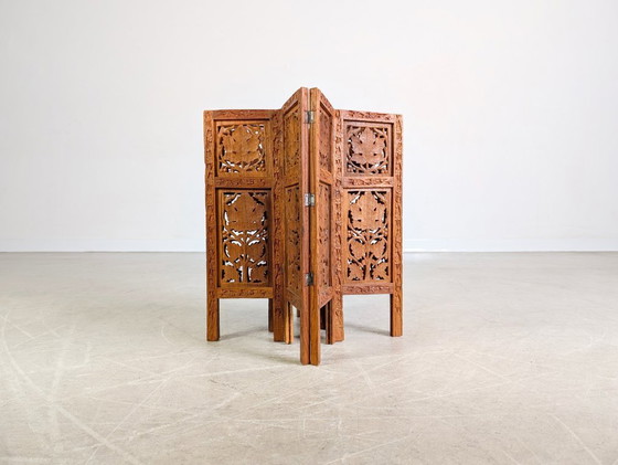 Image 1 of Handgeschnitzter Teetisch Art Déco Couchtisch Indien Walnuss