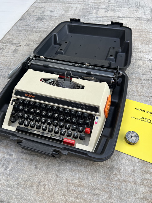 Máquina de escribir Brother 662 TR Deluxe vintage arrastrada 