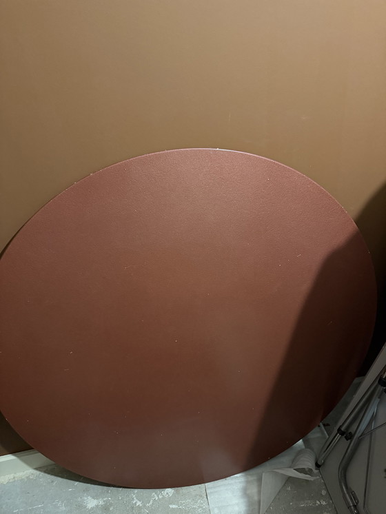 Image 1 of Leolux eetkamer tafel doornede 120 type trias kleur blad bordeau rood 