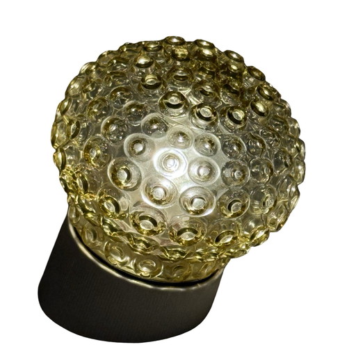 Wand-/Deckenleuchte aus Pressglas, ca. 1970er Jahre – Tschechoslowakei – Winkelmontage – Porzellan und gelbes Glas