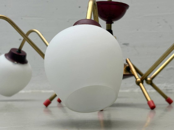 Image 1 of Lámpara de techo Sputnik con marco de latón y cristal opalino, década de 1950.