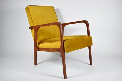 Vintage Poolse fauteuil B-04, goudkleurig fluweel, 1970