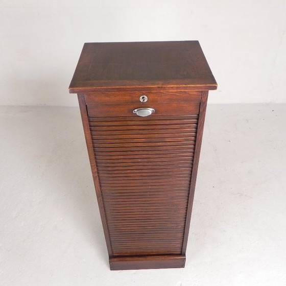 Image 1 of Meuble à volet roulant en chêne avec 1 volet, hauteur 126 cm, années 1930