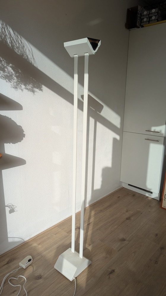 Image 1 of Philips sculpturale vloerlamp met dimmer uit de jaren 80, postmodernistisch van aard.