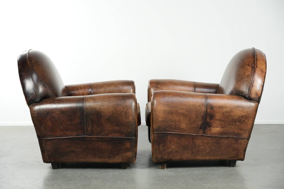 Image 1 of 2 comode poltrone in pelle di pecora dal design Art Déco