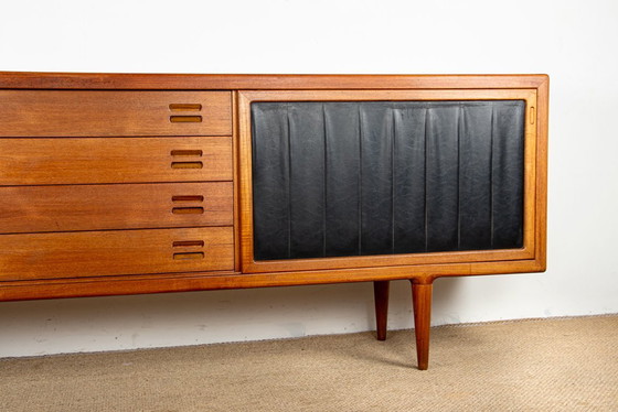 Image 1 of Enfilade danese extra lunga in teak, quercia e skai, 280 cm, di Arne Hovmand-Olsen 1960.