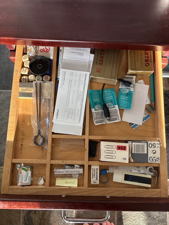 Image 1 of Klassiek houten bureau 