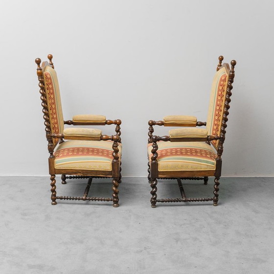 Image 1 of PAAR ANTIKE SESSEL AUS HOLZ UND STOFF MIT ARMLEHNEN – KLASSISCHER STIL