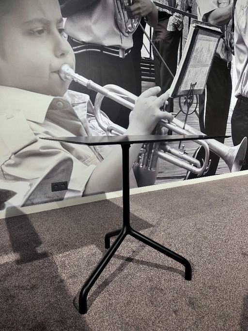 Zwarte vierkante tafel