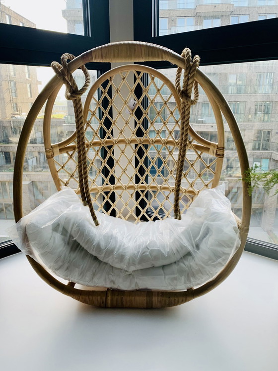 Image 1 of 1-persoons rotan hangstoel