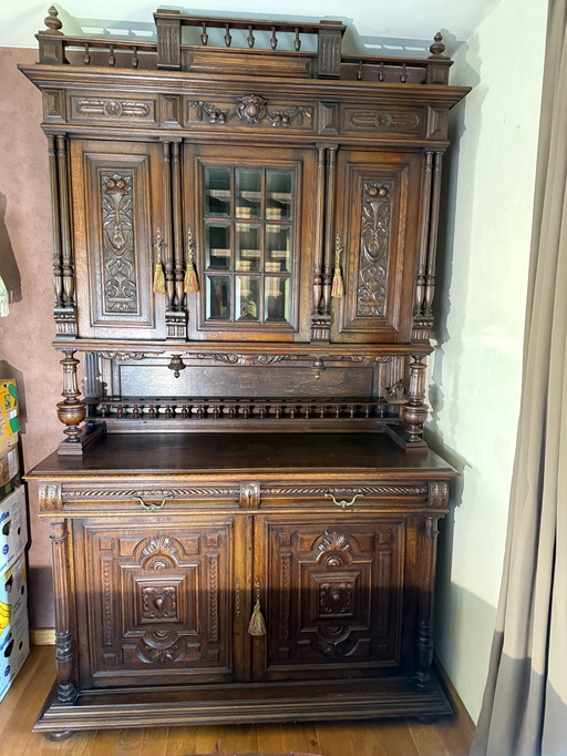 Antiker Malines-Schrank