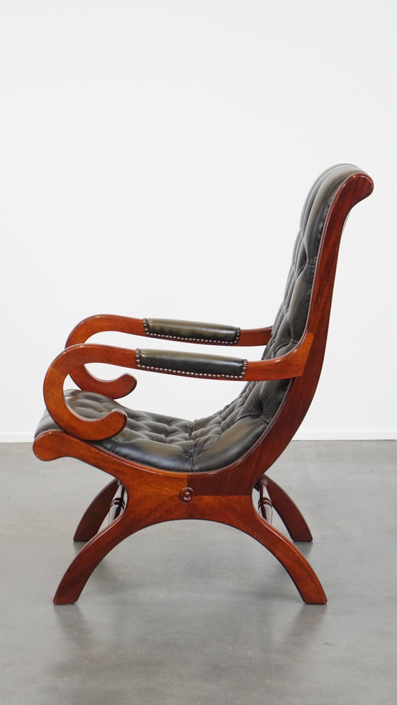 Image 1 of Poltrona Chesterfield inglese in pelle di mucca verde con legno