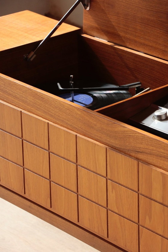 Image 1 of Giradischi vintage HMV 2351 – Mobile audio inglese anni '70